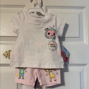 Moonbug CoComelon infant baby girls two piece short set; size: 3-6 months